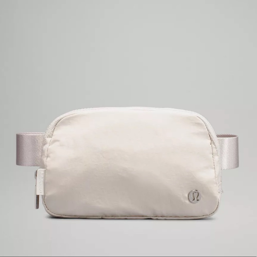 Lululemon- Everywhere Belt Bag- White Opal